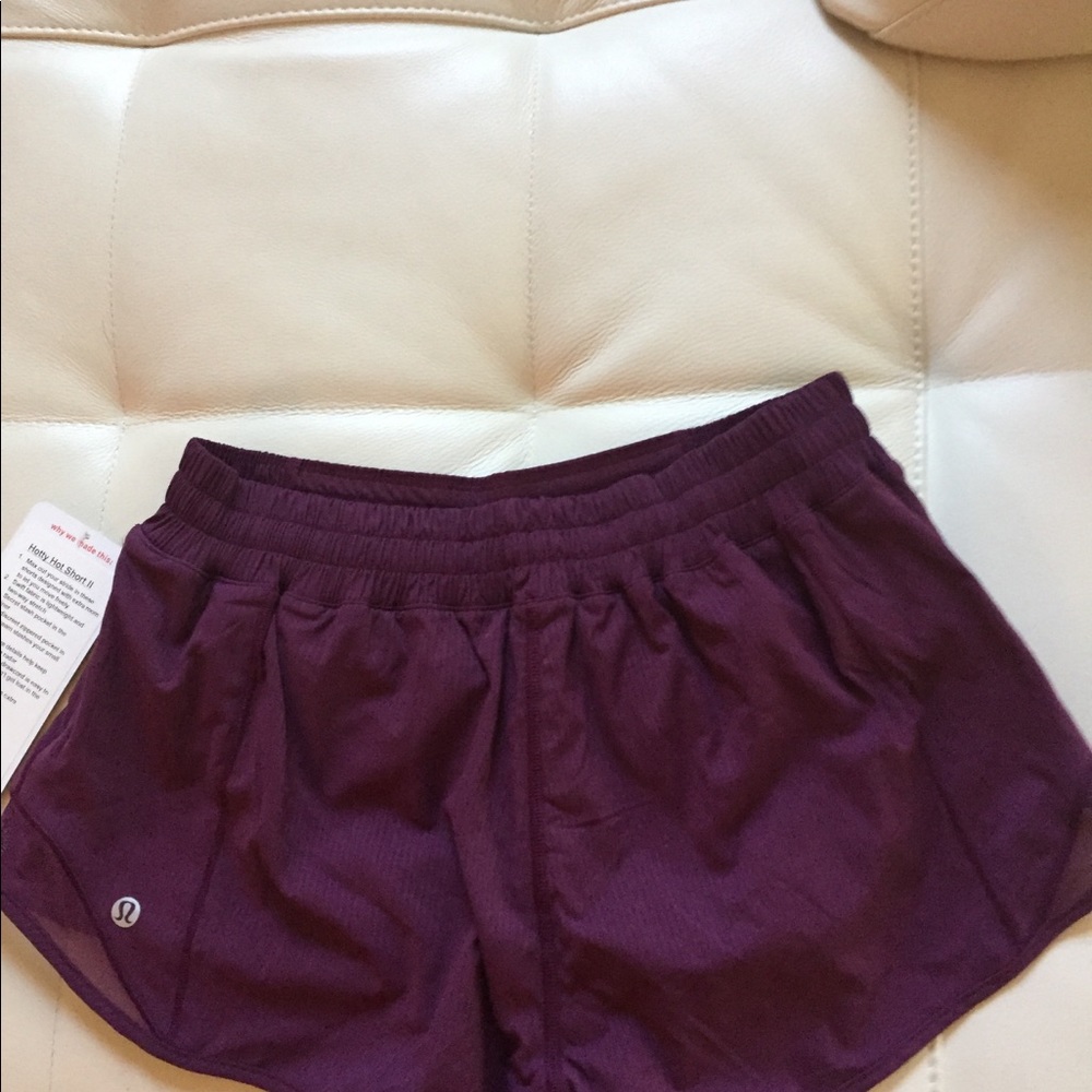 NWT PLUM LULULEMON HOTTY HOT SHORT II - - Size 4 - Picture 3 of 7